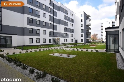 Trzy pokoje z dużym balkonem.