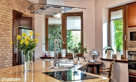 Klimatyczny, przestronny dom z pięknym ogrodem.