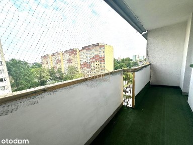 Kawalerka na Ostatnim Groszu idealna na start z dużym balkonem.