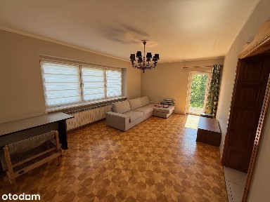 Bezpośrednio dom dla pracowników, bliskość dużych zakładów i autobusu