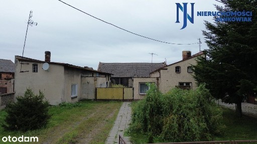 Dom z zabudowaniami w centrum wsi Jabłonna