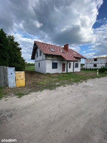 Dom blisko lasu. Wszystkie media i kanalizacja. Parter biuro, gabinet