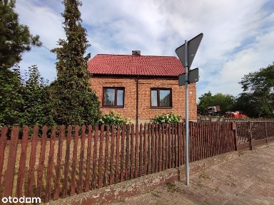 Dom z garażami i budynkami gospodarczymi