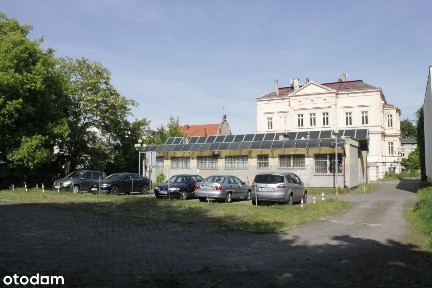 Obiekt handlowo usługowy z prywatnym parkingiem