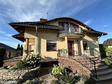 Dom jednorodzinny z działką - 264 m², 2 kondygnacje + piwnica, 2007 r.