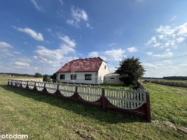 Dom z budynkami gospodarczymi