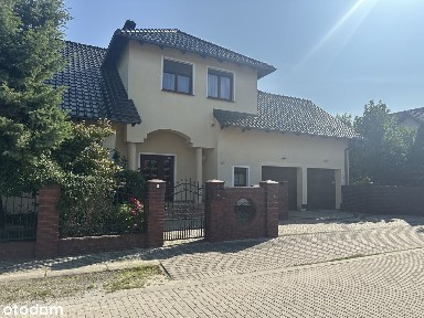 Przestronny komfortowy dom w spokojnej, podmiejskiej miejscowości