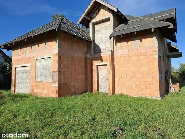 Kaźmierz ul. Borowikowa - dom w stanie surowym otwartym