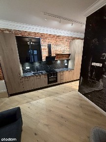 Klimatyczny loft w centrum - po remoncie, z miejscem parkingowym.