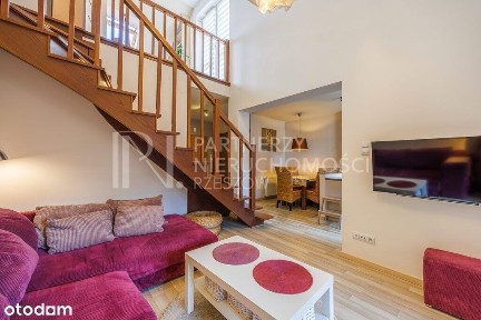 Dwupoziomowe Mieszkanie w Spokojnej Okolicy