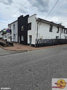 Dom w zabudowie szeregowej.