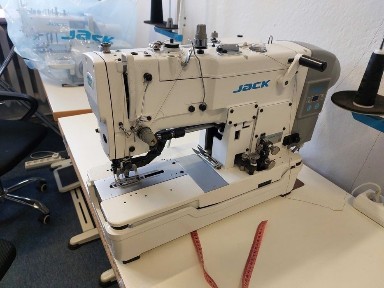 Wynajmę-Wydzierżawię pracownię krawiecką z maszynami lub same maszyny.