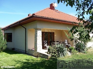 Konopnica, Wolnostojący, parterowy dom.