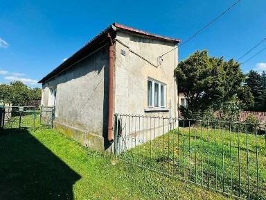 Dom z garażem i dużą działką 1837 m² Przestrzeń i natura