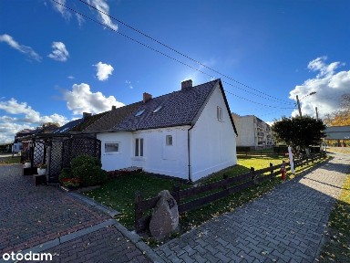 Dom w zabudowie szeregowej z dużą sąsiadującą działką