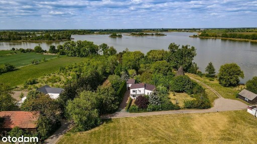 Dom przy jeziorze, Bytyń!