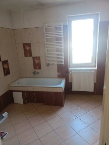 Dom z zabudowaniami gospodarczymi