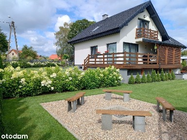 Dom z ogrodem przy lesie