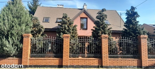 Bardzo ładny, obszerny dom na dużej działce