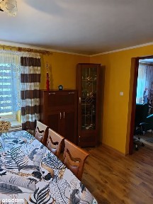 Urokliwy dom na sprzedaż z dużą działką