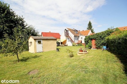 Mały i przytulny dom jednorodzinny na wsi