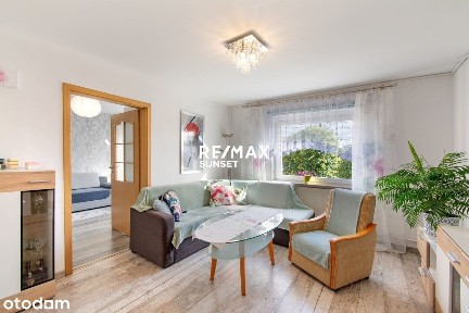 Uroczy dom z pięknym ogrodem i dwoma garażami