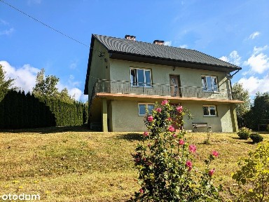 Uroczy dom na widokowej działce koło Tarnowa