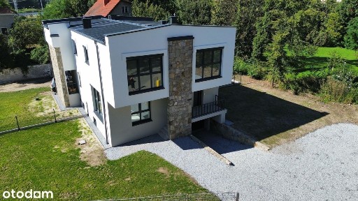 Nowoczesny dom z garażem i piwnicą