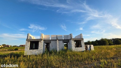 Bliźniak w spokojnej okolicy - w trakcei budowy.