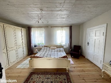 Wiejski dom w sielskiej okolicy na skraju Borów Tucholskich