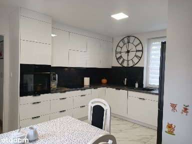 Dom piętrowy, hala, dwa garaże