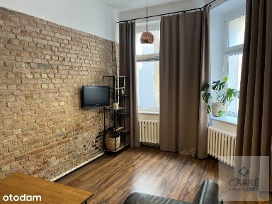 Klimatyczna kawalerka z antresolą.