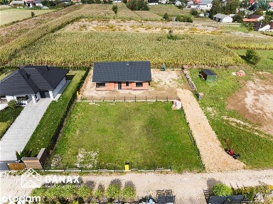 Wolnostojący dom parterowy | st. deweloperski