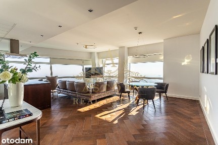 Exclusive apartment on 25th floor on Złota 44