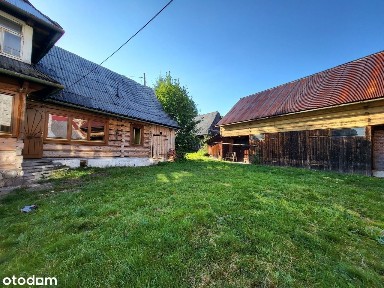 Dom drewniany + murowany i stodoły Chochołów