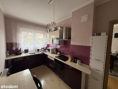 Przytulny dom z garażem w spokojnej okolicy