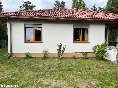 Dom nad brzegiem zalewu Sulejowskiego