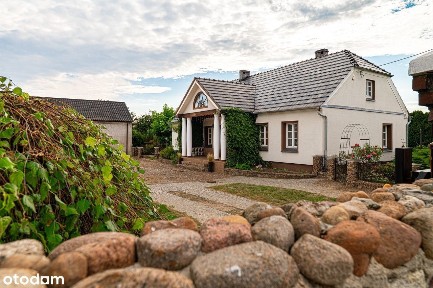 Klimatyczny dworek dla konesera spokoju.