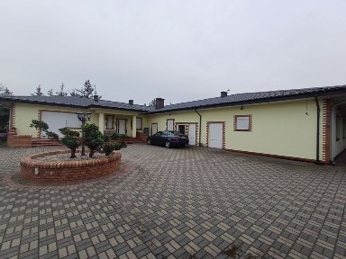 Sprzedam lub wynajmę budynek firmowy z domem