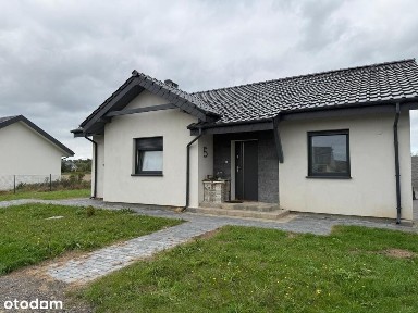 Wolnostojący dom, niedaleko Jeziora