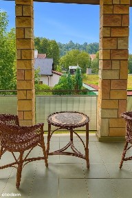 Uroczy i nietypowy dom w sercu Ustrzyk Dolnych - 160 m² ogród 2 garaże