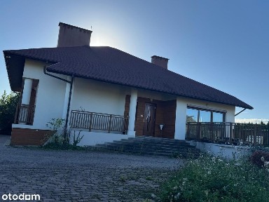 Nowoczesny dom z użytkowym poddaszem i piwnicą