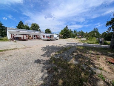 Wynajmę Budynek, Plac