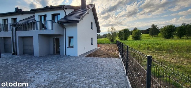 Bezpośrednio! Dom z garażem w pięknej okolicy na płaskiej działce!