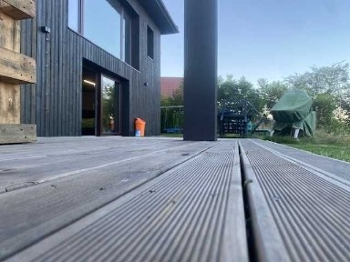 Dom pod Lasem z widokiem