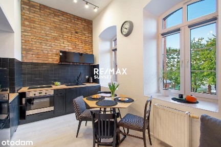 Klimatyczna kawalerka z antresolą w centrum