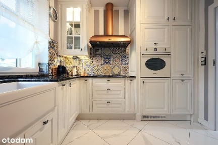 Wyjątkowy dom jednorodzinny z basenem / Radacz