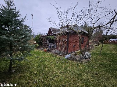 Dwa domy wolnostojące blisko jeziora Steklno