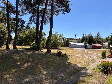 Mieszkanie + dwa garaże, komórka, ogródek