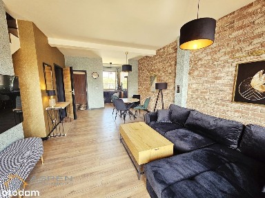 Elegancki nowy dom z klimatyzacją, garażem, 2 łazienki, 3 sypialnie